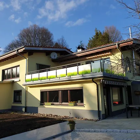 Klein Mit Garten Lägenhet