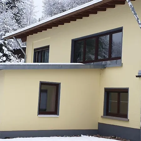 Klein Mit Garten شقة